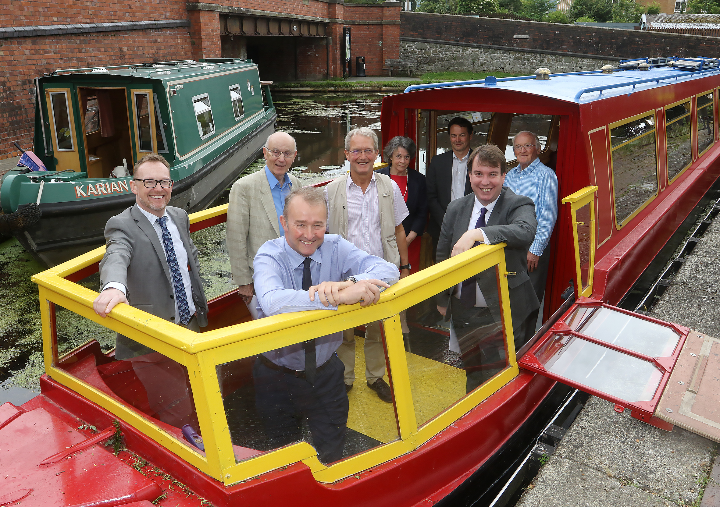 Visit to Welshpool Canal Wharf - (L-R) Russell George MS, John Dodwell – Chair of Montgomery Canal Partnership, Secretary of State for Wales Simon Hart, Owen Paterson MP, Cllr Rosemarie Harris – Leader of Powys County Council, Mark Evans - Director for Wales and South West from the Canal and River Trust/Glandwr Cymru, Craig Williams MP and Pat Ward – Vice-Chairman of the Heulwen Trust. Photo by Phil Blagg Photography